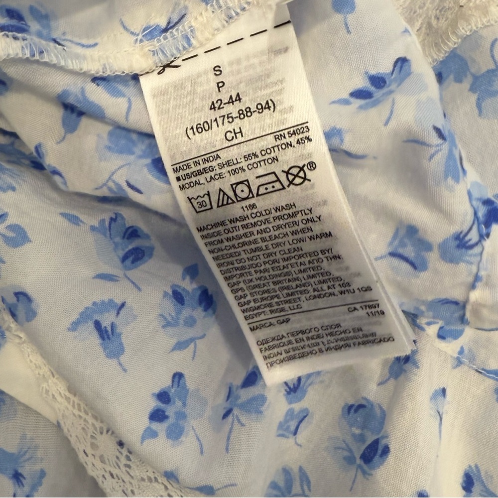 NWT gap top - Picture 8 of 8